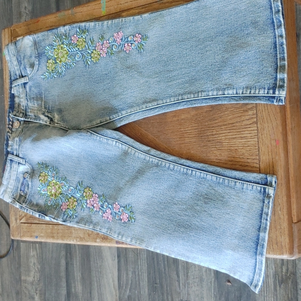 Embroidered capri jeans Waist 15, Inseam 20